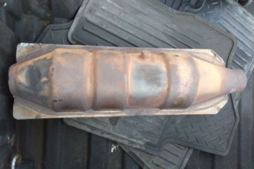 Викуп каталізатора 5C3C-5F297-CB 1611810012 / FOMOCO-FKYEA FoMoCo Марка автомобіля Ford     Вставка каталізатора Кераміка Тип палива Бензин Каталітична марка FoMoCo