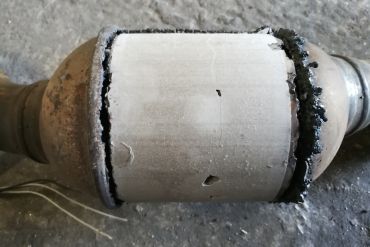 Викуп каталізатора A2114902414 2228494011 Zeuna Starker Марка автомобіля Mercedes Benz     Вставка каталізатора Кераміка Тип палива Бензин Каталітична марка Zeuna Starker