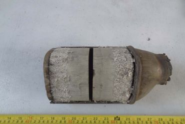 Викуп каталізатора KT A014 A2104900436 / A2104900536 Zeuna Starker Марка автомобіля Mercedes Benz     Вставка каталізатора Кераміка Тип палива Бензин Каталітична марка Zeuna Starker