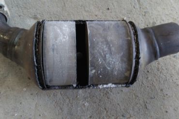 Викуп каталізатора A2214907314 Марка автомобіля Mercedes Benz Модель автомобіля Mercedes Benz S-Class W221 5.5   Вставка каталізатора Кераміка Тип палива Бензин