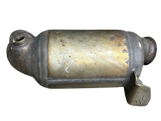 Викуп каталізатора 7E0131690G 7E0178BA 7E0254200E Марка автомобіля Audi|Volkswagen Модель автомобіля Volkswagen Transporter T5 - 2.5 TDI|Volkswagen Caravelle 2.0 TDI Рік автомобіля 2010 Вставка каталізатора Кераміка Тип палива Бензин