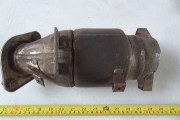 Викуп каталізатора L3E9 2B29 / 2C09 / 7G01 / 8D09 Марка автомобіля Mazda     Вставка каталізатора Кераміка Тип палива Бензин