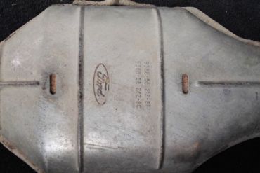 Викуп каталізатора 93BB-5E212-BF 93BB-5E242-BC Марка автомобіля Ford     Вставка каталізатора Кераміка Тип палива Бензин