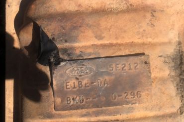 Викуп каталізатора E1BE-DA 5E212 / BKD Марка автомобіля Ford     Вставка каталізатора Кераміка Тип палива Бензин