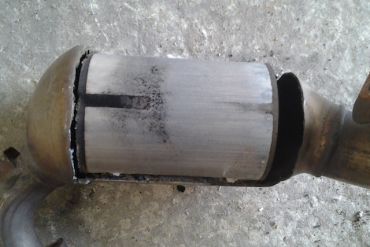 Викуп каталізатора 33040 Марка автомобіля Toyota Модель автомобіля Toyota Corolla E12 1.4 D4D (66kw / 90hp)   Вставка каталізатора Кераміка Тип палива Бензин