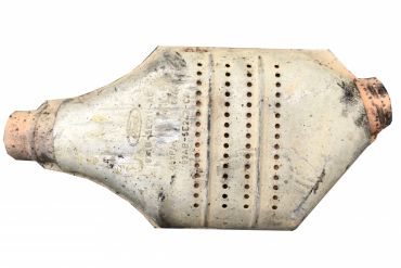 Викуп каталізатора 92AB-5E242-CA 93AB-5E211-AG 6947 Марка автомобіля Ford     Вставка каталізатора Кераміка Тип палива Бензин