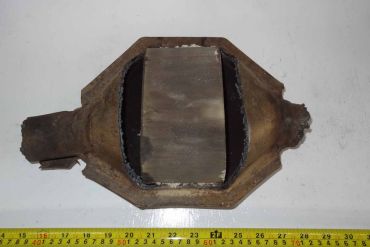 Викуп каталізатора 93GB-5E242-CA 04G5F031 Марка автомобіля Ford     Вставка каталізатора Кераміка Тип палива Бензин