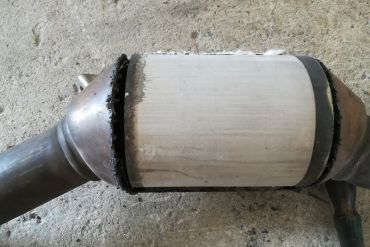 Викуп каталізатора 7L8131701AA Марка автомобіля Audi|Volkswagen Модель автомобіля Audi Q7 3.0 (4L)   Вставка каталізатора Кераміка Тип палива Бензин