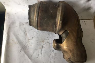 Викуп каталізатора 1K0131690BB 1K0166EA Марка автомобіля Audi|Volkswagen     Вставка каталізатора Кераміка Тип палива Бензин