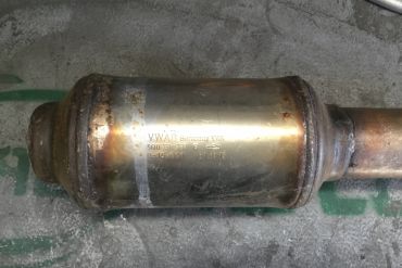 Викуп каталізатора 5Q0131701G VW AG GERMANY VWK / D-15-041 Марка автомобіля Audi|Volkswagen     Вставка каталізатора Кераміка Тип палива Бензин