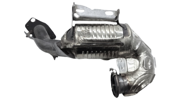 Викуп каталізатора 208A00733R HMLGT7652R / A2474907102 Eberspächer Марка автомобіля Renault Модель автомобіля Renault Arkana 1.3 L Рік автомобіля 2020 Вставка каталізатора Кераміка Тип палива Бензин Каталітична марка Eberspächer