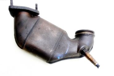 Викуп каталізатора 60619661 2227036001 Zeuna Starker Марка автомобіля Alfa Romeo|Fiat|Lancia Модель автомобіля Alfa Romeo 166 2.0 V6   Вставка каталізатора Кераміка Тип палива Бензин Каталітична марка Zeuna Starker