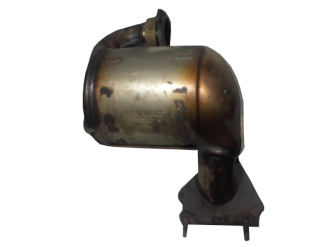 Викуп каталізатора 8200952124 8200954278 112760466000 Eberspächer Марка автомобіля Renault   Рік автомобіля 2002 Вставка каталізатора Кераміка Тип палива Бензин Каталітична марка Eberspächer