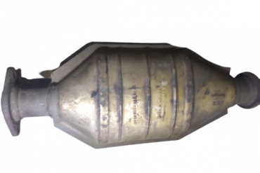 Викуп каталізатора 7700863240 No de PIECE 7700863240 / REF CHESWICK RT 00020 / No DE LOT 75405150 Марка автомобіля Renault Модель автомобіля Renault Clio I - 1.2 (43 kw / 58 hp)   Вставка каталізатора Кераміка Тип палива Бензин