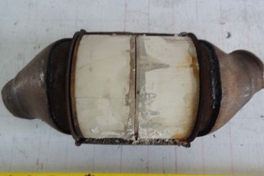 Викуп каталізатора 2006639 Марка автомобіля Chrysler     Вставка каталізатора Кераміка Тип палива Бензин