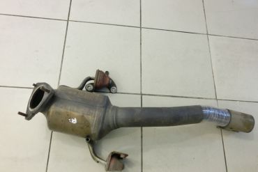 Викуп каталізатора 7L5254450F 2238057111 Zeuna Starker Марка автомобіля Porsche Модель автомобіля Porsche Cayenne 4.5   Вставка каталізатора Металеві Тип палива Бензин Каталітична марка Zeuna Starker