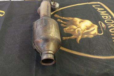 Викуп каталізатора 07M251717G  Arvin Meritor Марка автомобіля Lamborghini Модель автомобіля Lamborghini Murcielago LP640   Вставка каталізатора Металеві Тип палива Бензин Каталітична марка Arvin Meritor