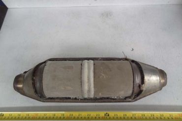 Викуп каталізатора 1728360 (91)  Eberspächer Марка автомобіля BMW Модель автомобіля BMW 3 Series   Вставка каталізатора Кераміка Тип палива Бензин Каталітична марка Eberspächer