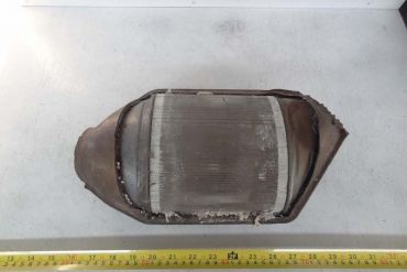 Викуп каталізатора 8D0131701CB 8D0178P  Eberspächer Марка автомобіля Audi|Volkswagen Модель автомобіля Audi A4 AJL   Вставка каталізатора Кераміка Тип палива Бензин Каталітична марка Eberspächer