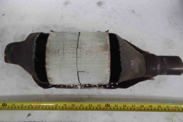 Викуп каталізатора 1J0131701EA 1J0178HA VW - ES - 11 - 235 Марка автомобіля Audi|Volkswagen     Вставка каталізатора Кераміка Тип палива Бензин