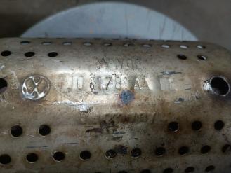 Викуп каталізатора 1J0178AADL Марка автомобіля Audi|Volkswagen     Вставка каталізатора Кераміка Тип палива Бензин