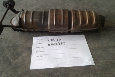 Викуп каталізатора 8642987 Марка автомобіля Volvo     Вставка каталізатора Кераміка Тип палива Бензин