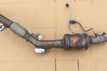 Викуп каталізатора KT 0354 A1664904836 / A1664904736 / A2514902836 Eberspächer Марка автомобіля Mercedes Benz Модель автомобіля Mercedes Benz GLE-Class W292 4.3 AMG Рік автомобіля 2015|2016 Вставка каталізатора Кераміка Тип палива Бензин Каталітична марка Eberspächer