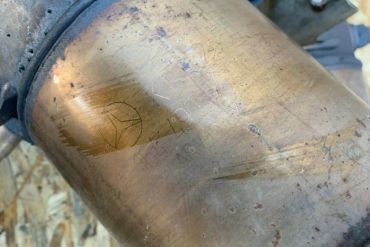 Викуп каталізатора KT 0255  Arvin Meritor Марка автомобіля Mercedes Benz Модель автомобіля Mercedes Benz ML-Class 500 Рік автомобіля 2014 Вставка каталізатора Кераміка Тип палива Бензин Каталітична марка Arvin Meritor