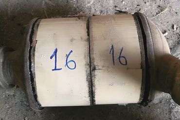 Викуп каталізатора A2114903036 Марка автомобіля Mercedes Benz     Вставка каталізатора Кераміка Тип палива Бензин