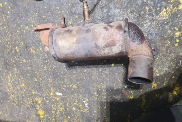 Викуп каталізатора 5X43-5E214-DA  Arvin Meritor Марка автомобіля Jaguar     Вставка каталізатора Кераміка Тип палива Бензин Каталітична марка Arvin Meritor