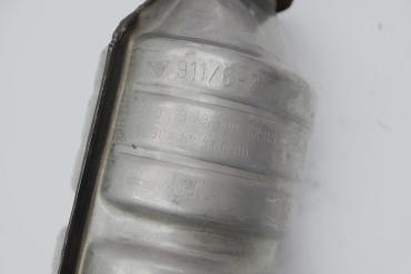 Викуп каталізатора 93011323009 911/6-2 / 113068331000 Eberspächer Марка автомобіля Porsche     Вставка каталізатора Кераміка Тип палива Бензин Каталітична марка Eberspächer