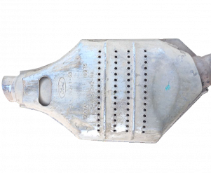 Викуп каталізатора 95AB-5E211-GB 95AB-5E242-HA 95AB-5E242-GB/8975 Марка автомобіля Ford     Вставка каталізатора Кераміка Тип палива Бензин