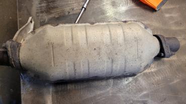 Викуп каталізатора FJ Mitsubishi Delica Марка автомобіля Mitsubishi Модель автомобіля Mitsubishi Delica   Вставка каталізатора Кераміка Тип палива Бензин