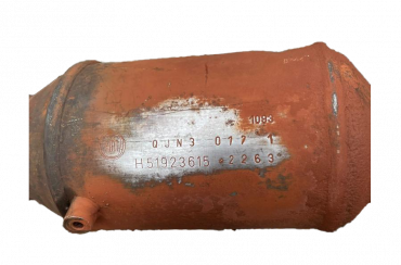 Викуп каталізатора H51923615 QJN3 017 1 / 1093 / 2263 Марка автомобіля Fiat Модель автомобіля Fiat Uno 1.0 Рік автомобіля 2013 Вставка каталізатора Кераміка Тип палива Бензин