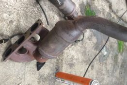 Викуп каталізатора 818192 103R 0023327 Walker Марка автомобіля Walker     Вставка каталізатора Кераміка Тип палива Бензин Каталітична марка Walker