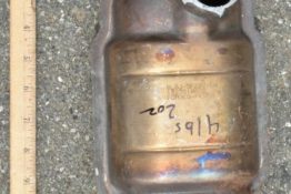 Викуп каталізатора 8L8J 5F297 EA  FoMoCo Марка автомобіля Ford     Вставка каталізатора Кераміка Тип палива Бензин Каталітична марка FoMoCo