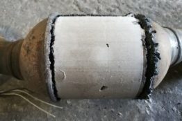 Викуп каталізатора A2114902314  Zeuna Starker Марка автомобіля Mercedes Benz     Вставка каталізатора Кераміка Тип палива Бензин Каталітична марка Zeuna Starker