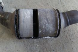 Викуп каталізатора A2214907314 Марка автомобіля Mercedes Benz Модель автомобіля Mercedes Benz S-Class W221 5.5   Вставка каталізатора Кераміка Тип палива Бензин