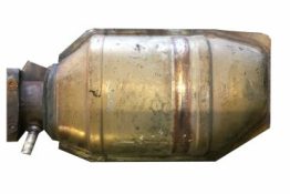 Викуп каталізатора 001 9930 0019930B / Ford 031-05 Марка автомобіля Ford     Вставка каталізатора Кераміка Тип палива Бензин