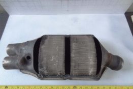 Викуп каталізатора 6842029 2236419501 Zeuna Starker Марка автомобіля Volvo     Вставка каталізатора Кераміка Тип палива Бензин Каталітична марка Zeuna Starker