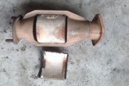 Викуп каталізатора 3C200 08E28A Марка автомобіля Hyundai|Kia     Вставка каталізатора Кераміка Тип палива Бензин