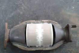 Викуп каталізатора 3E010 Марка автомобіля Hyundai|Kia     Вставка каталізатора Кераміка Тип палива Бензин