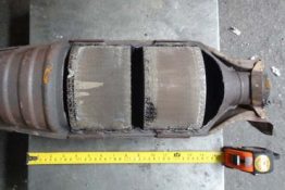 Викуп каталізатора 6842770 6649 / 2256575001 Zeuna Starker Марка автомобіля Volvo     Вставка каталізатора Кераміка Тип палива Бензин Каталітична марка Zeuna Starker