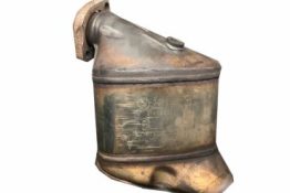 Викуп каталізатора 7789995 7789995S / 2120335 / 2238693002/ BMW E46 330D Eberspächer Марка автомобіля BMW Модель автомобіля BMW 3 Series   Вставка каталізатора Кераміка Тип палива Бензин Каталітична марка Eberspächer