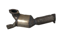 Викуп каталізатора 30751386 VS 2572254 Марка автомобіля Volvo Модель автомобіля Volvo V70 II 2.4 D5   Вставка каталізатора Кераміка Тип палива Бензин