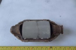 Викуп каталізатора XS61-5E211-KE 1197340 Марка автомобіля Ford     Вставка каталізатора Кераміка Тип палива Бензин