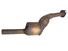 Викуп каталізатора C 216 8200420735 Eberspächer Марка автомобіля Renault Модель автомобіля Renault Megane 1.6 2.0 II - 1.6 16V Рік автомобіля 2006 Вставка каталізатора Кераміка Тип палива Бензин Каталітична марка Eberspächer