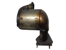 Викуп каталізатора 8200952124 8200954278 112760466000 Eberspächer Марка автомобіля Renault   Рік автомобіля 2002 Вставка каталізатора Кераміка Тип палива Бензин Каталітична марка Eberspächer