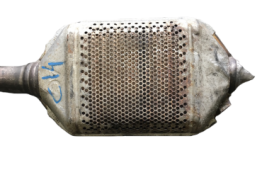 Викуп каталізатора C 14 25129557 AC Марка автомобіля Renault Модель автомобіля Renault Safrane 2.2   Вставка каталізатора Кераміка Тип палива Бензин Каталітична марка AC