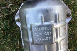 Викуп каталізатора 65G-C01 (PRE)  Futaba Марка автомобіля Suzuki Модель автомобіля Suzuki Esteem 1.8L   Вставка каталізатора Кераміка Тип палива Бензин Каталітична марка Futaba